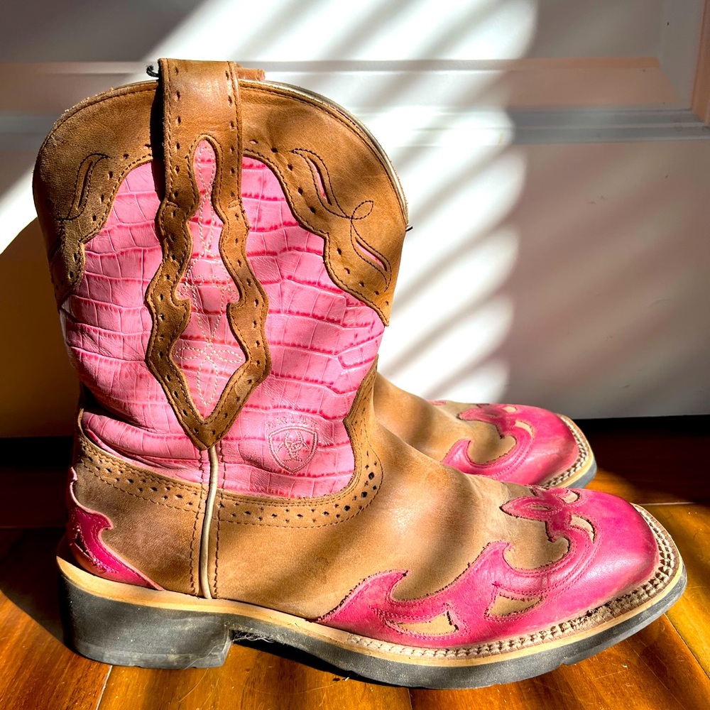 Fatbaby cowgirl boots. Brown and pink. Size 7.5
